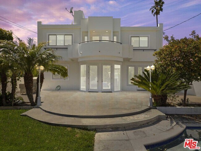 Building Photo - 112 Elm Dr