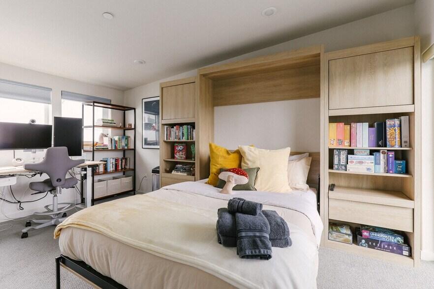 Building Photo - 4738 35th Ave S