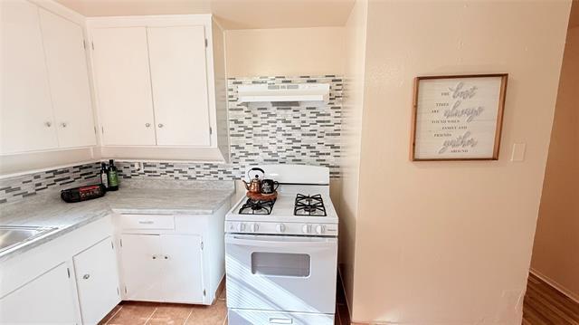 Building Photo - 1560 Danube Dr