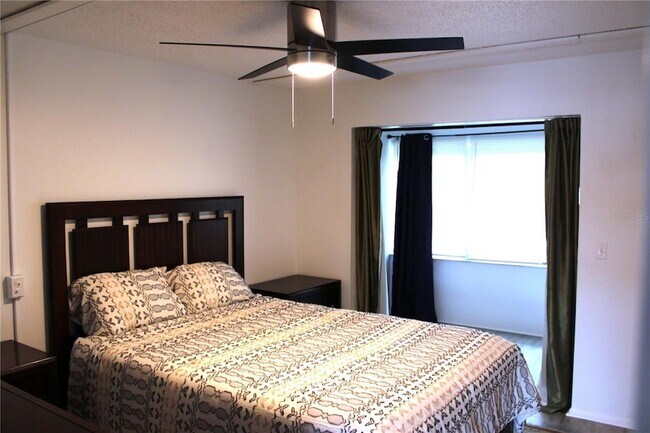 Building Photo - 1100 Martinique Dr