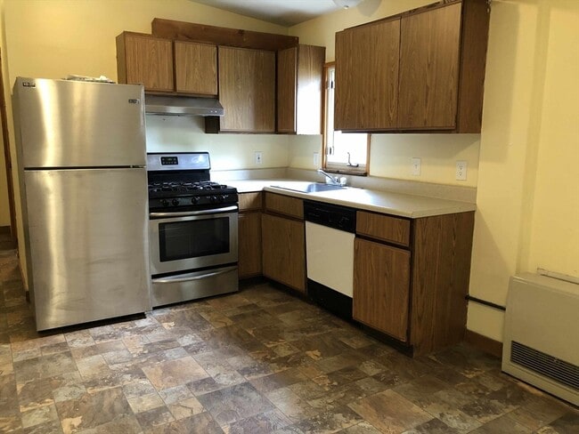 Building Photo - 711 Main St