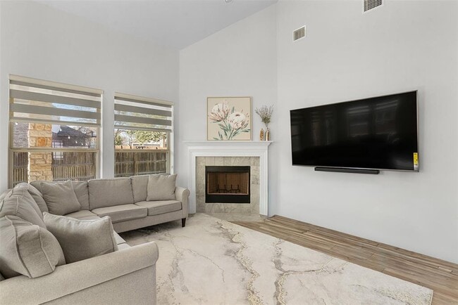 Building Photo - 3203 Scenic Valley Dr