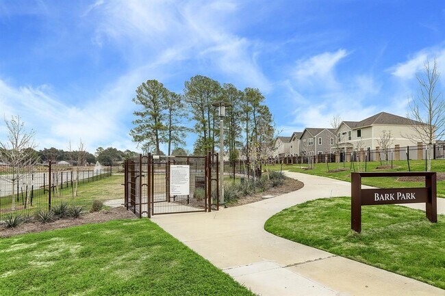 Building Photo - 9838 Magnolia Village Ln