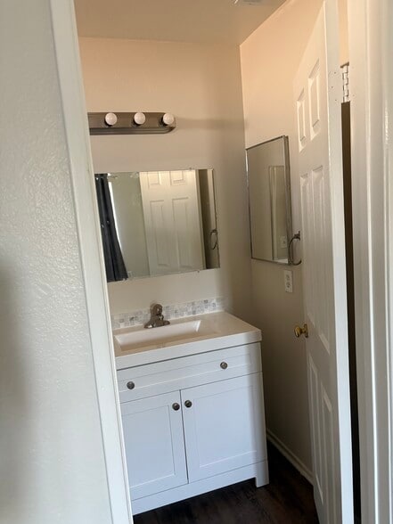 Master bath - 2113 Phlox Ave