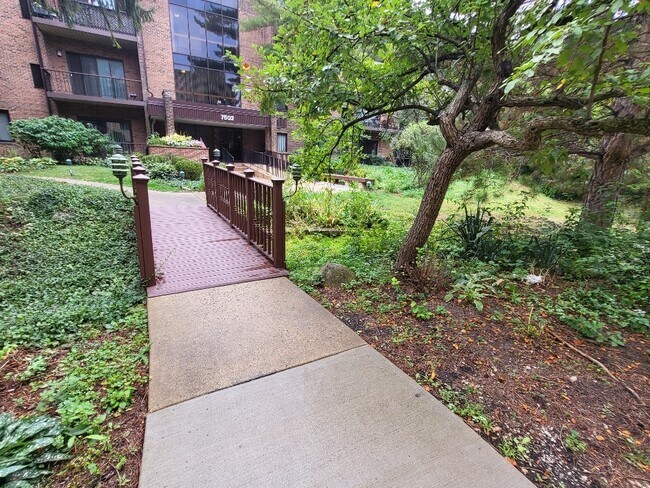 Building Photo - 7510 Farmingdale Dr