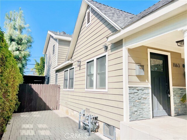 Building Photo - 1163 N Poinsettia Pl