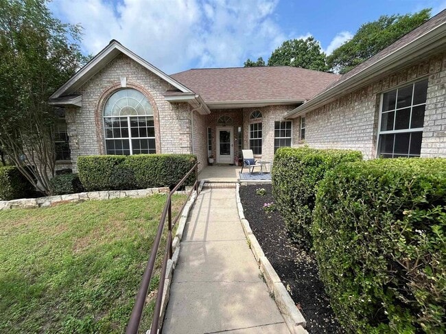 Primary Photo - 116 River Knoll