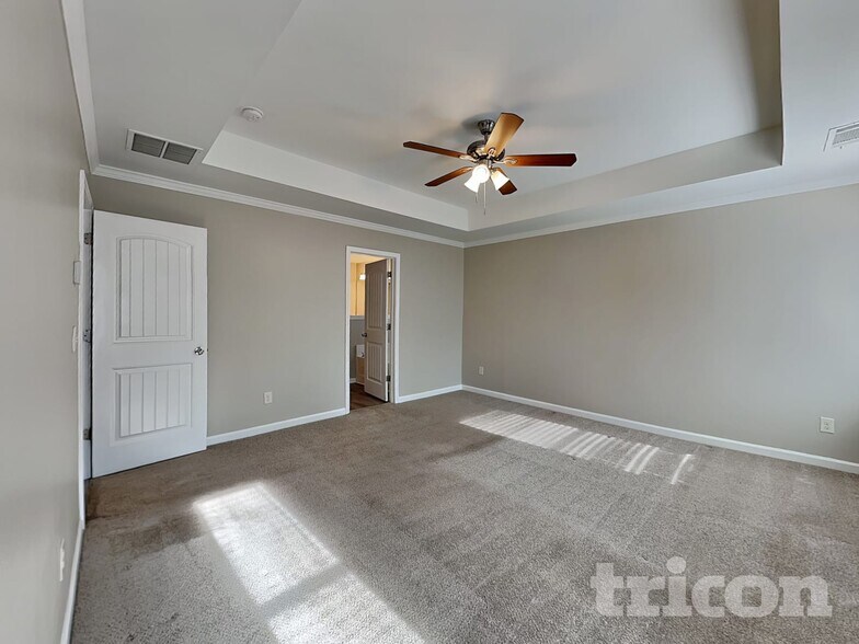 Building Photo - 1006 Grenier Terrace NE