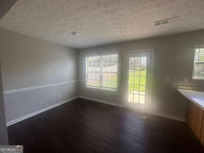 Building Photo - 6110 Flagstaf Walk