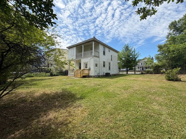 Building Photo - Charming 4bdrm/1.5bth Home Located in Richmond's North Highland Park w/Balcony!!
