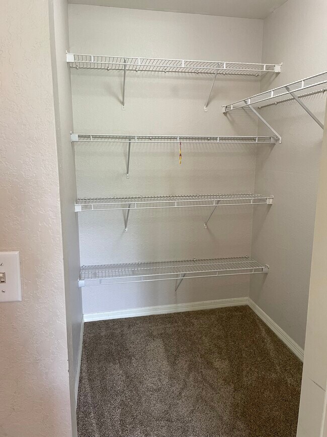 Building Photo - 8821 Manor Loop