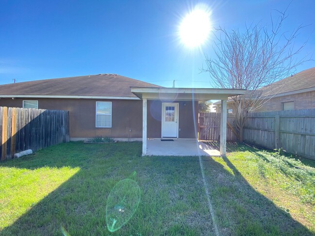 Building Photo - 2/2/1 One Story Duplex / Ceramic tile/ No ...