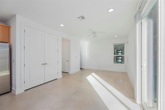 Building Photo - 1114 Walton Ln