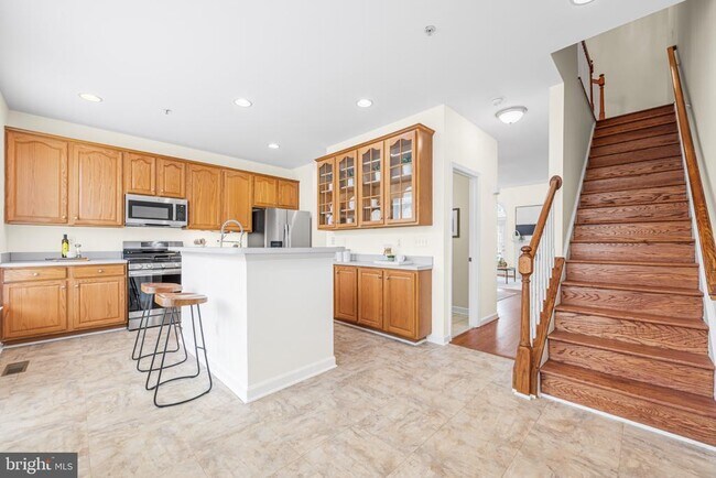 Building Photo - 631 Gatestone St