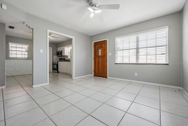 Building Photo - 2709 W Abdella St