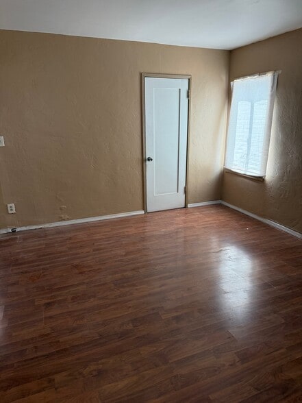 Primary Bedroom - 523 N Willow Ave