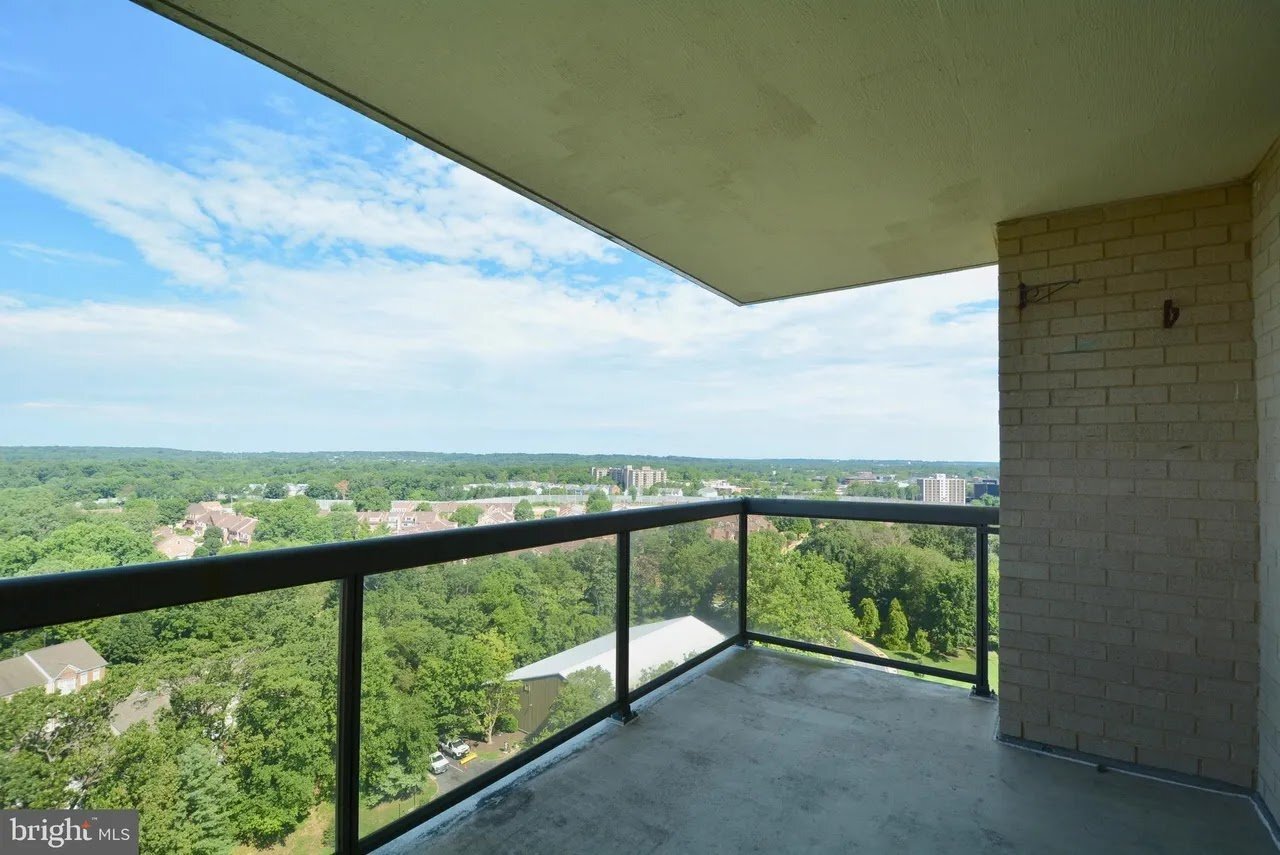 Building Photo - 307 Yoakum Pkwy