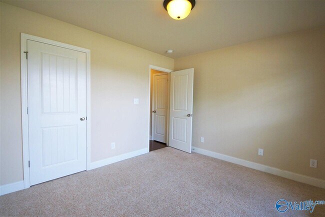 Building Photo - 115 Swan Pond Dr