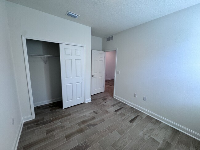 Building Photo - 11156 Spg Mdws Rd