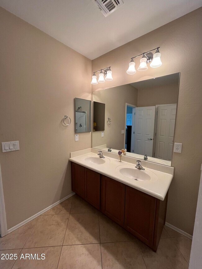 Building Photo - 26087 W Tonto Ln