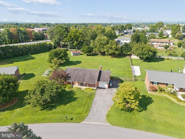 Building Photo - 8109 Broadview Dr