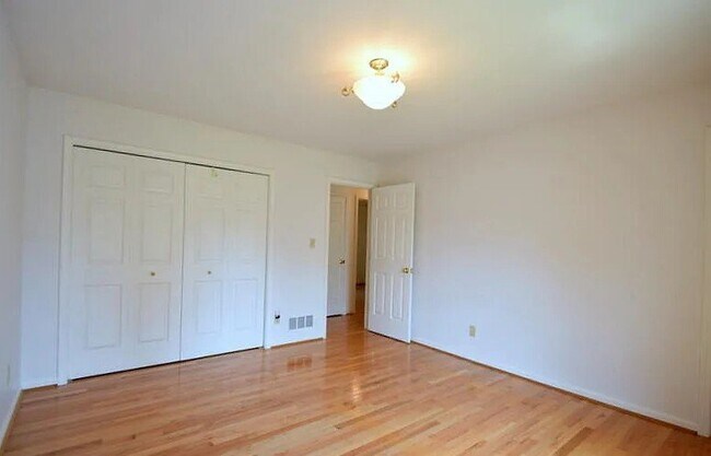 Building Photo - 614 Stivers Rd