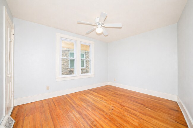 Building Photo - 114 E Johnson St