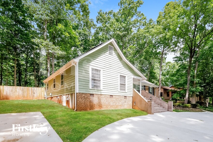 Building Photo - 7614 Robin Crest Rd