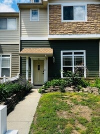 Building Photo - Charming Townhome, Prime Location, Cozy Li...