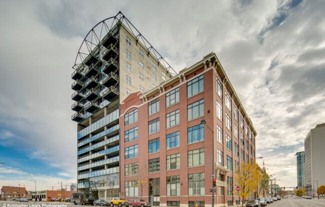 Building Photo - Gorgeous & Updated Skyloft One Bedroom-Ava...