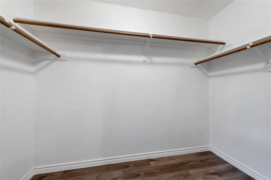 Building Photo - 5042 Cleves St