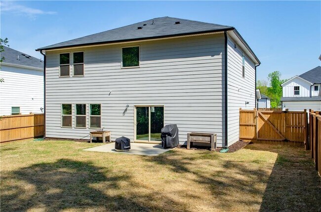 Building Photo - 660 Stately Dr