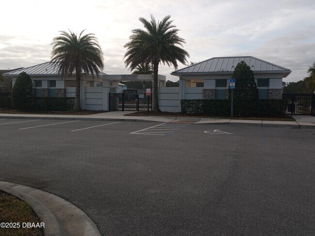 Building Photo - 5400 Hutchinson St