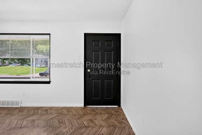 Building Photo - 5544 Sapphire Ave