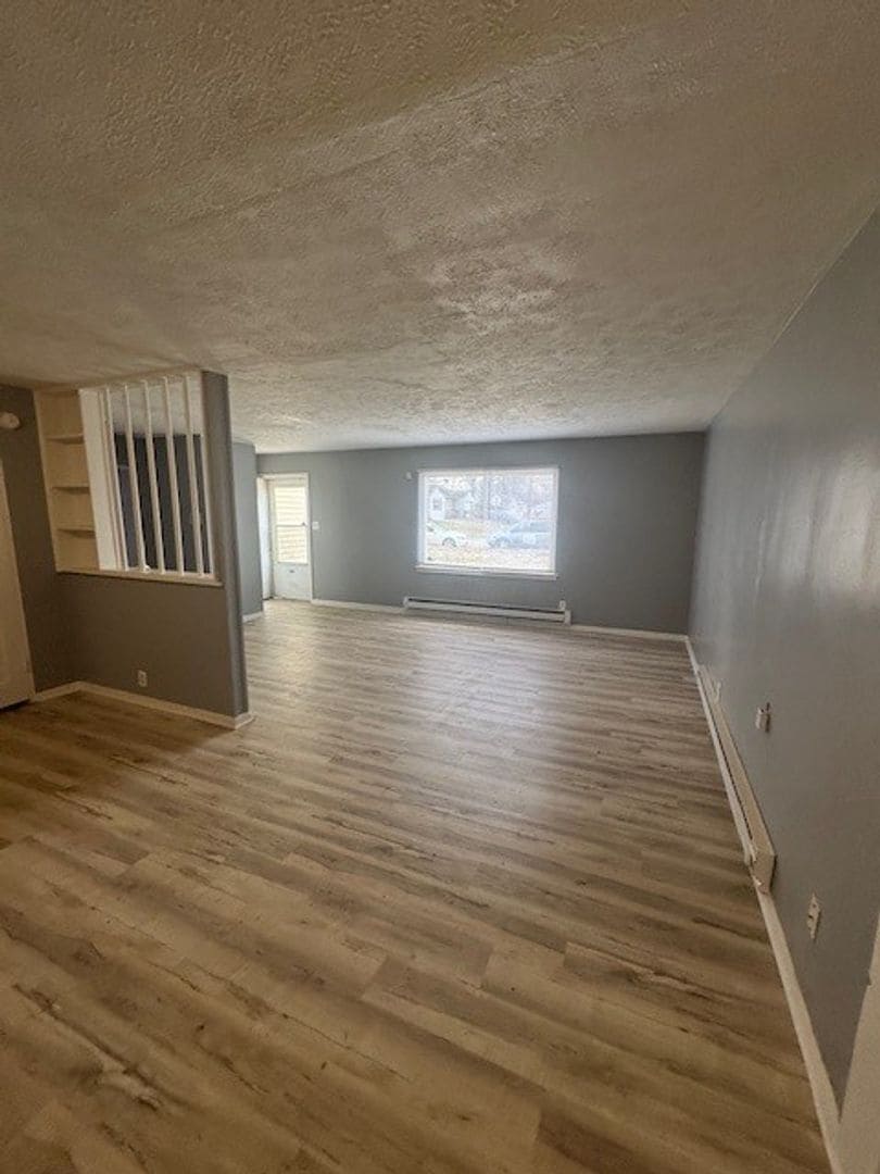 Building Photo - East Side Large 3 Bedroom Single  Family Home