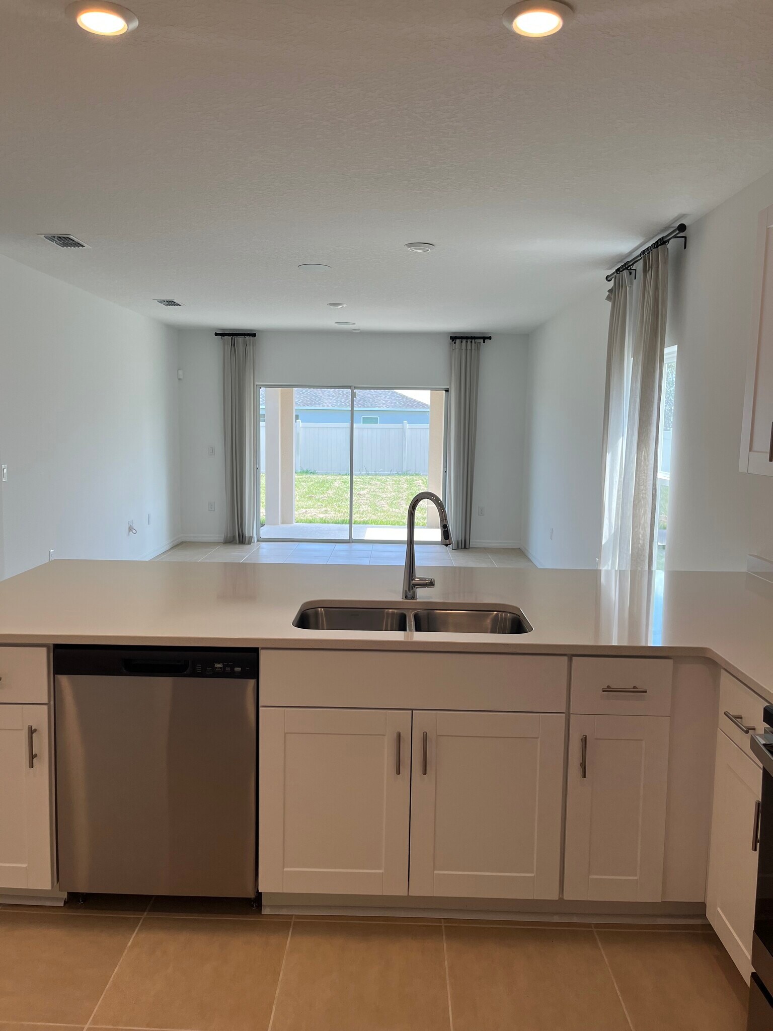 Building Photo - 2571 Driftwood St