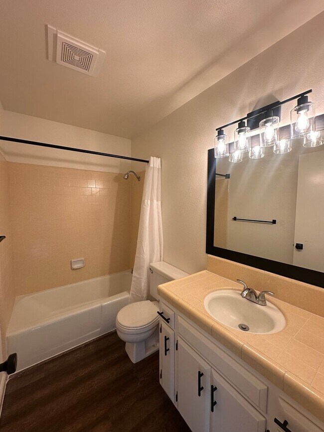 Building Photo - 4396