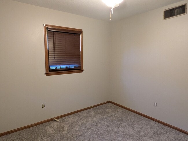 Building Photo - 2513 Lilac Dr