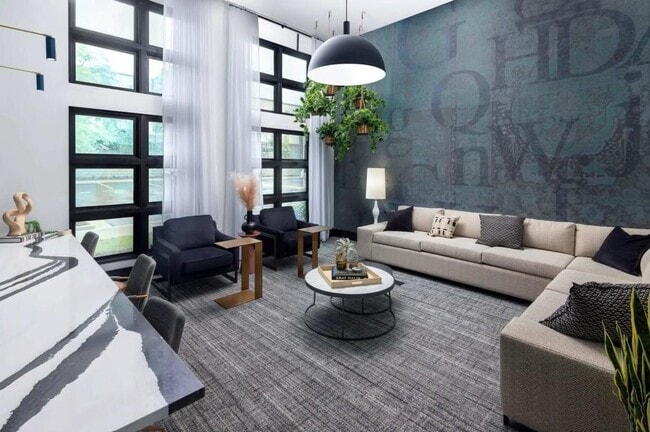 Building Photo - 5617 Oak St