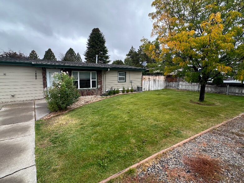 Primary Photo - 1485 N 6th E St