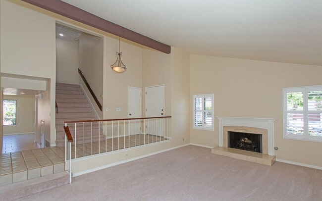 Building Photo - Charming 4 bedroom Home in Oceanside