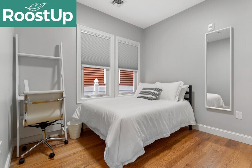 Building Photo - Furnished Bedroom with Private Bath in Eas...