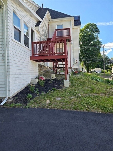 Building Photo - 239 Pleasant St