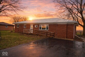 Building Photo - 2183 S Fairview Dr