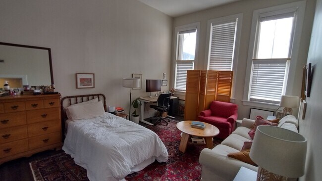 Building Photo - 139 N 4th St