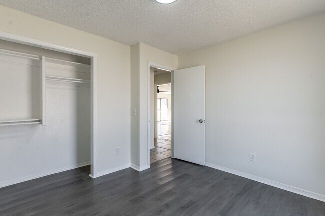 Building Photo - Cute 4 bedroom House