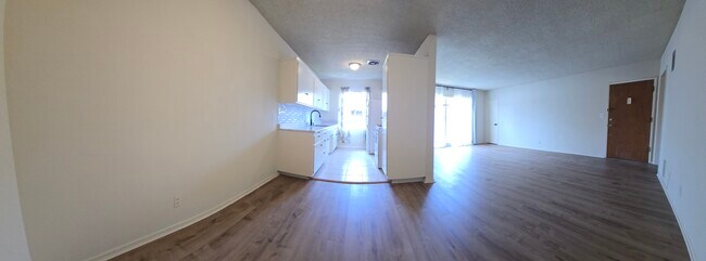 Building Photo - 526 S St Andrews Pl