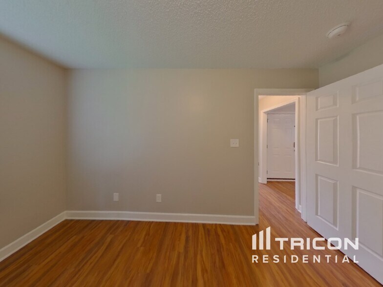 Building Photo - 1646 Marmot Pl SE