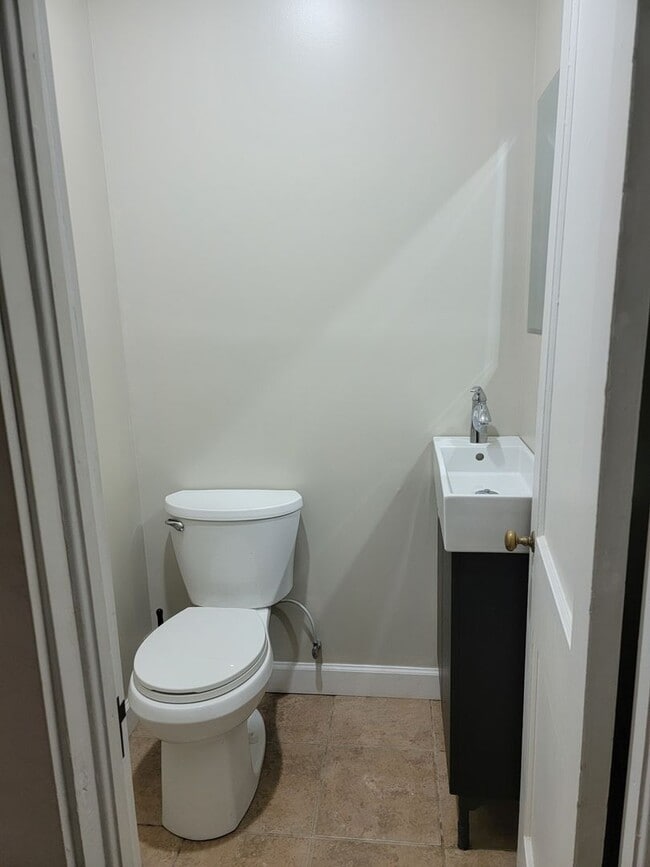 Building Photo - 3 Bedroom 1.5 bath House Florence!