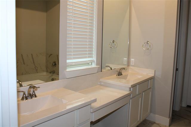 Building Photo - 3104 Armstrong Ave